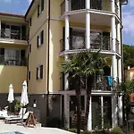 Appartamento Maria 10 With Swimming Pool
