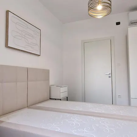 Maria 10 With Swimming Pool Οπατία